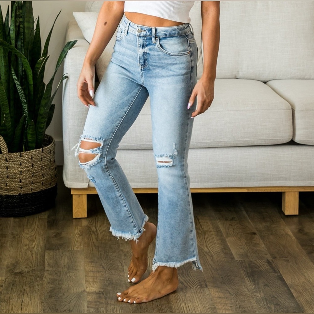 ‼️NWOT RISEN CROPPED FLARE RAW HEM DISTRESSED JEANS